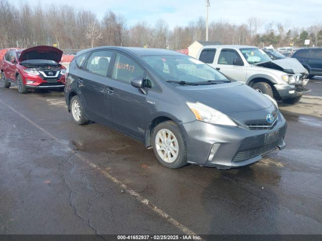  Salvage Toyota Prius v