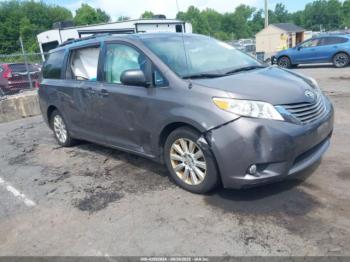  Salvage Toyota Sienna