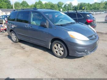  Salvage Toyota Sienna
