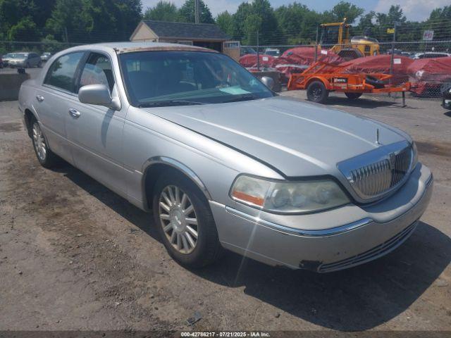  Salvage Lincoln Towncar