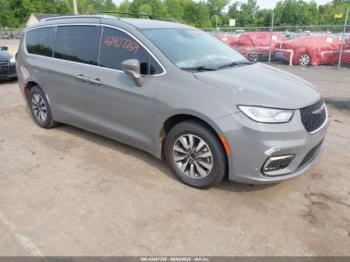  Salvage Chrysler Pacifica