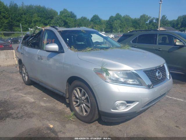  Salvage Nissan Pathfinder