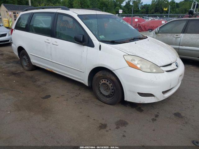  Salvage Toyota Sienna