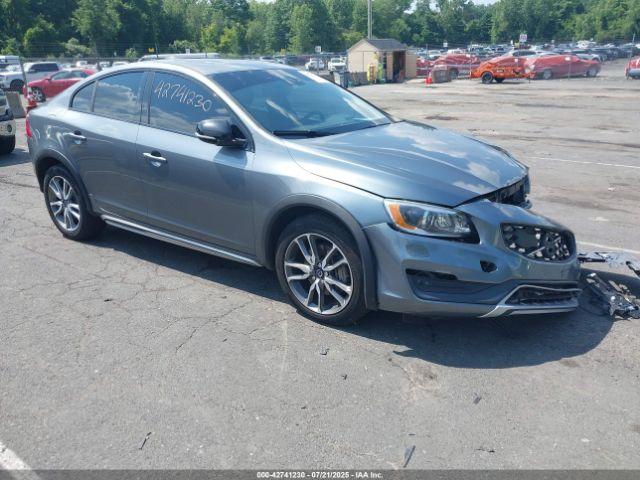  Salvage Volvo S60 Cross Country