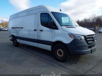  Salvage Mercedes-Benz Sprinter 2500