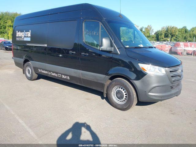  Salvage Mercedes-Benz Sprinter 2500