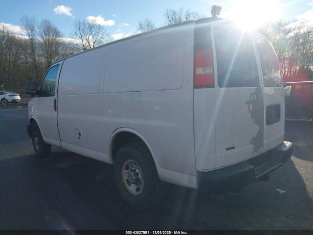 Chevrolet Express Work Van Image 6