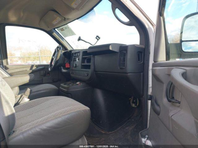 Chevrolet Express Work Van Image 3