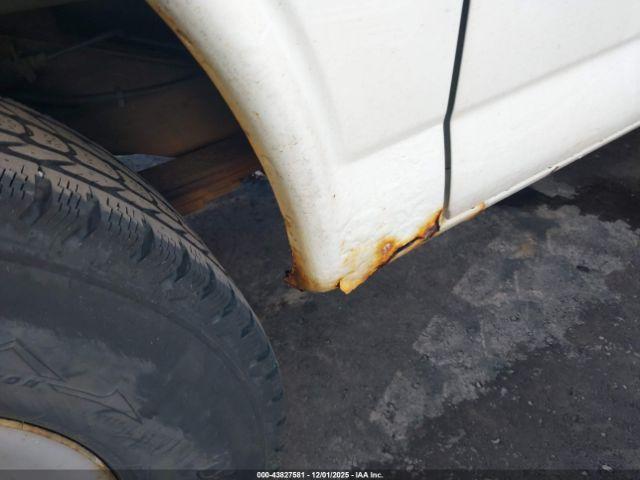 Chevrolet Express Work Van Image 5