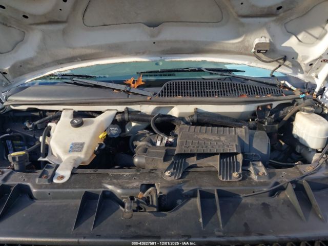 Chevrolet Express Work Van Image 7