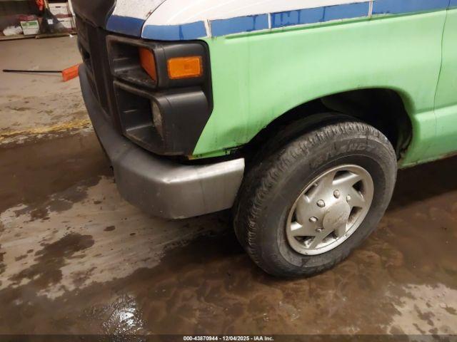 Ford E-250 Image 3