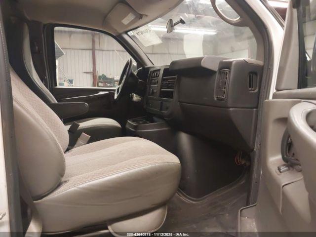 GMC Savana Work Van Image 6