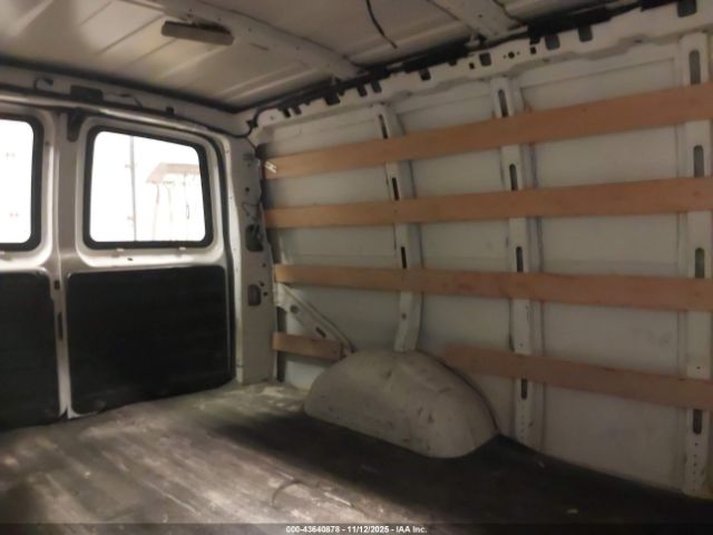 GMC Savana Work Van Image 15