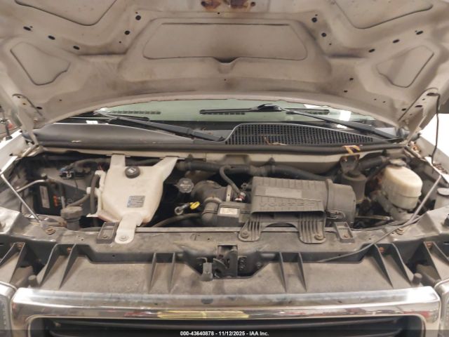 GMC Savana Work Van Image 9