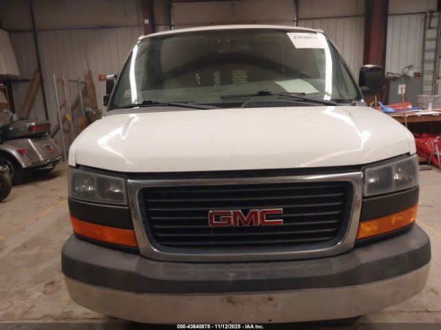 GMC Savana Work Van Image 11