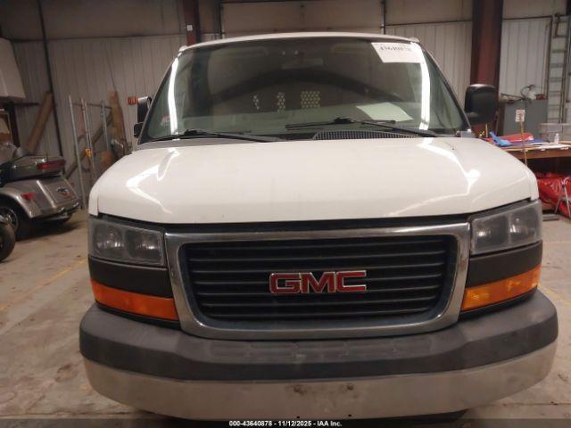 GMC Savana Work Van Image 11