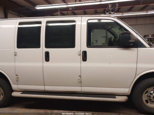 GMC Savana Work Van Image 12