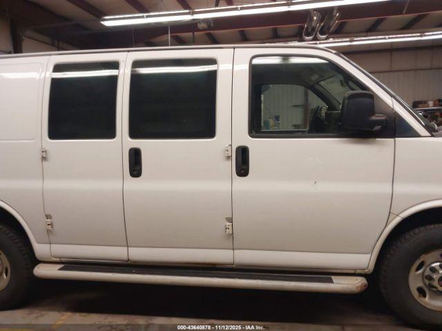 GMC Savana Work Van Image 12