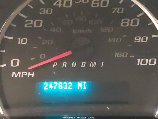 GMC Savana Work Van Image 14