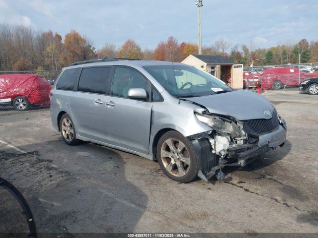  Salvage Toyota Sienna