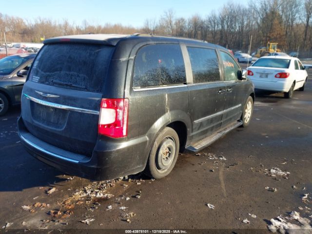 Chrysler Town & Country Touring-l Image 9
