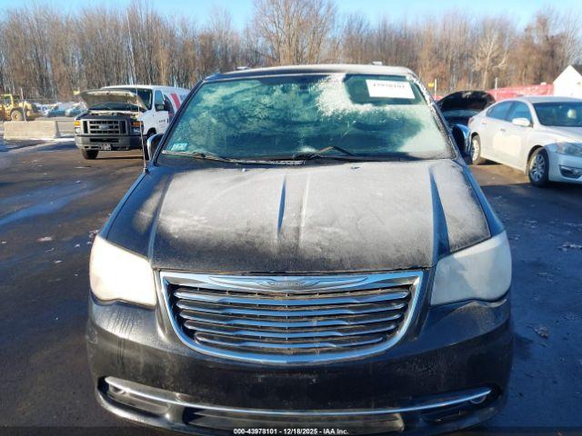 Chrysler Town & Country Touring-l Image 11