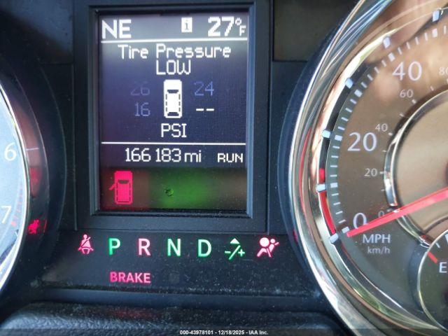 Chrysler Town & Country Touring-l Image 10