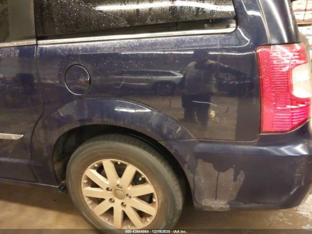 Chrysler Town & Country Touring Image 8