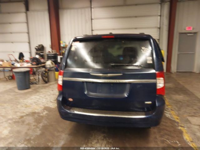 Chrysler Town & Country Touring Image 13