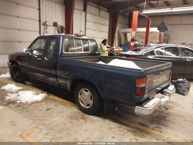 Toyota Pickup Image 11