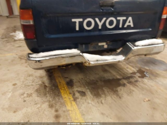Toyota Pickup Image 9