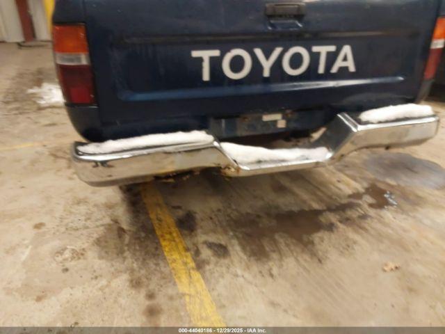 Toyota Pickup Image 9