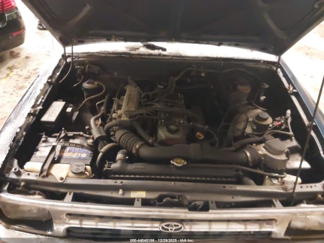 Toyota Pickup Image 8