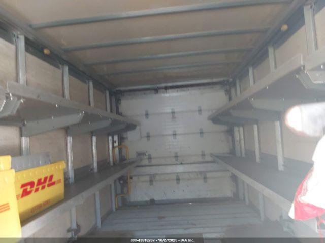 Isuzu Reach Image 11