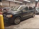 Chrysler Town & Country Touring-l Image 5