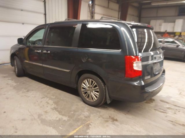 Chrysler Town & Country Touring-l Image 7