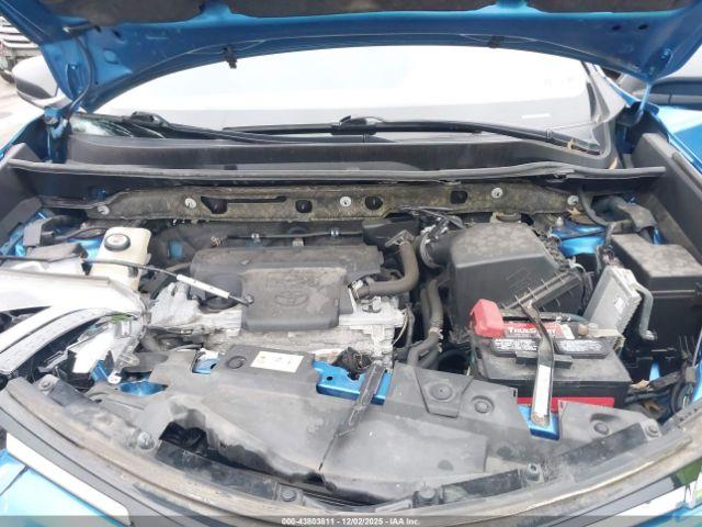 Toyota RAV4 Le Image 4