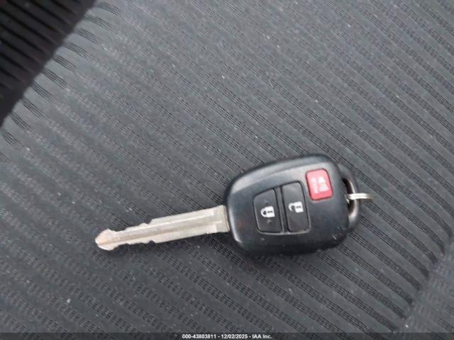 Toyota RAV4 Le Image 2