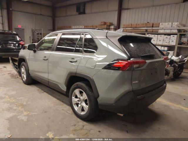 Toyota RAV4 Xle Image 3