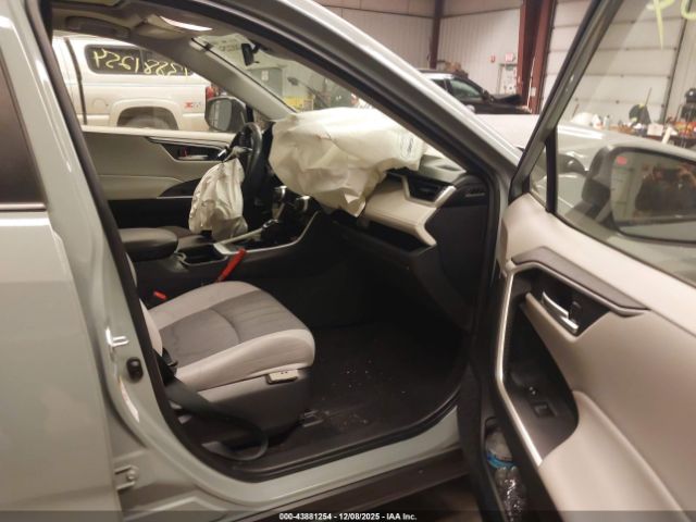 Toyota RAV4 Xle Image 5