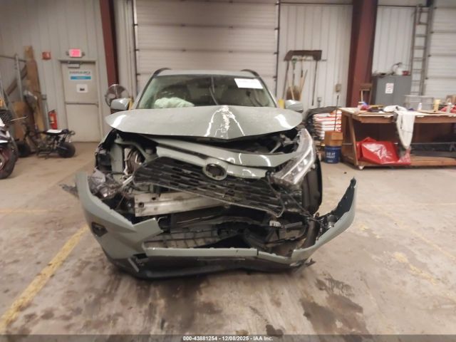 Toyota RAV4 Xle Image 13