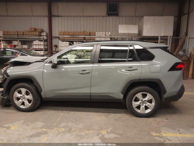 Toyota RAV4 Xle Image 15