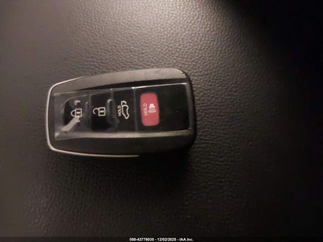 Toyota RAV4 Xle Image 3