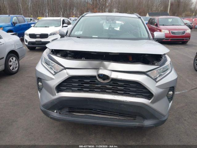 Toyota RAV4 Xle Image 2