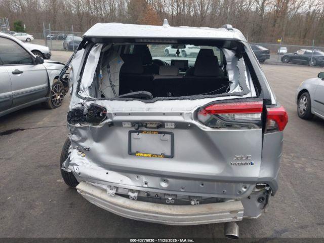 Toyota RAV4 Xle Image 5