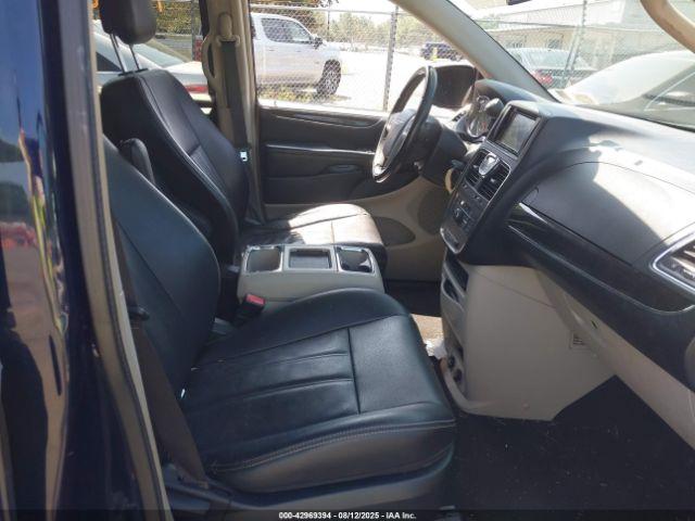 Chrysler Town & Country Touring Image 6