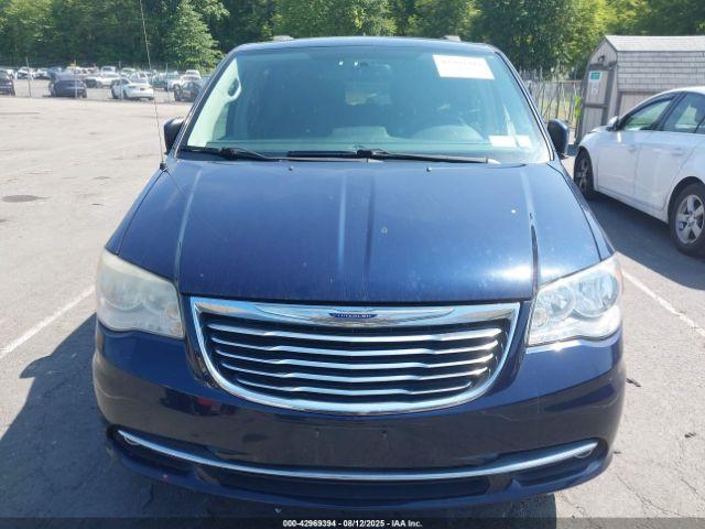 Chrysler Town & Country Touring Image 16