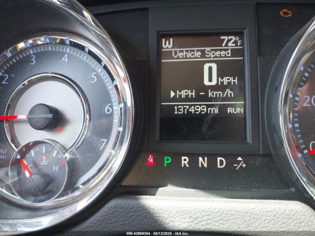 Chrysler Town & Country Touring Image 8