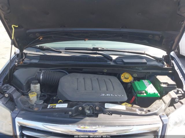 Chrysler Town & Country Touring Image 3