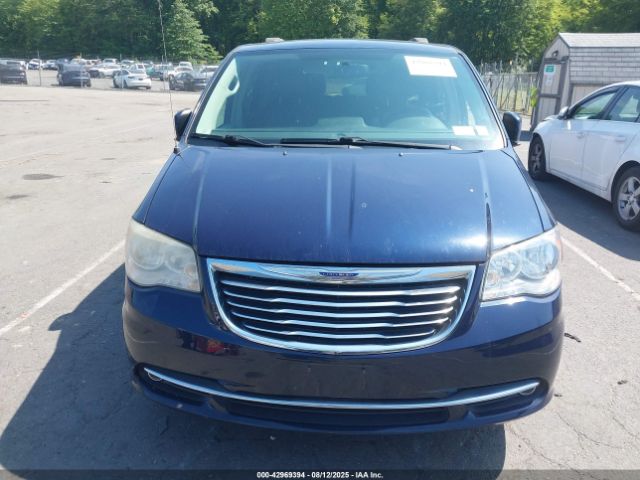 Chrysler Town & Country Touring Image 12